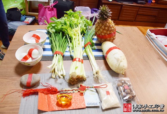 剃胎毛、滿月剃頭、嬰兒剃頭、嬰兒理髮、嬰兒剃髮、嬰兒剃胎毛、嬰兒滿月剃頭、寶寶剃頭、剃胎毛儀式、剃胎毛吉祥話、滿月剃頭儀式、滿月剃頭吉祥話、寶寶剃胎毛、寶寶滿月剃頭理髮、 台中西區剃胎毛、台中西區滿月剃頭、 台中西區嬰兒剃頭剃胎毛、台中西區嬰兒理髮、台中西區嬰兒剃髮、蘇寶寶(台中西區到府嬰兒寶寶滿月剃頭理髮、免費到府嬰兒剃胎毛儀式吉祥話)。到府剃頭剃胎毛主持、專業拍照、DVD光碟、證書。★購買「臍帶章、肚臍章、胎毛筆刷印章」贈送：剃頭、收涎、抓周，三選一。2016.01.06 照片1